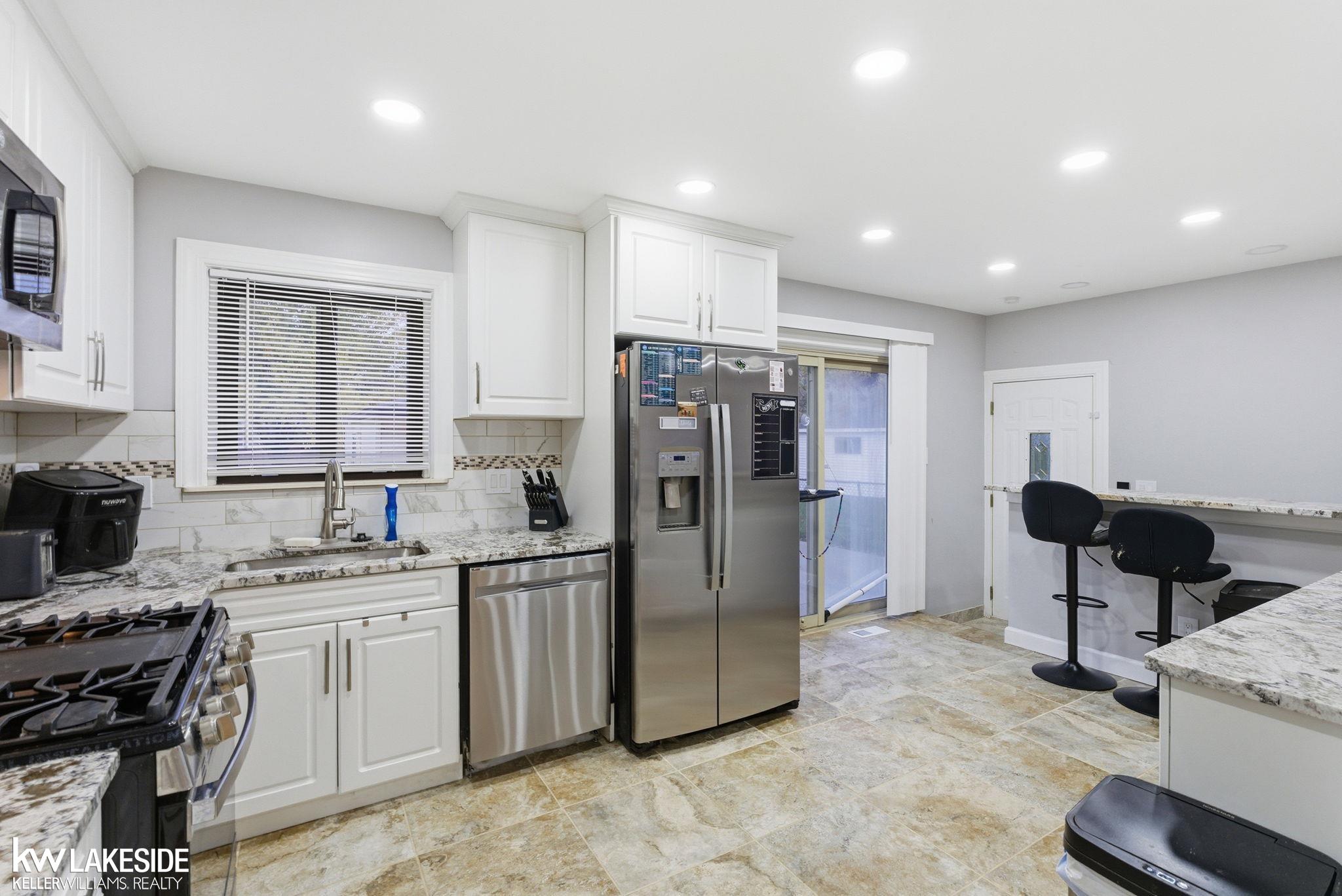 Homes for sale in Center Line, MI | 8385 Helen St, Center Line, MI 48015 | MLS# 50194193