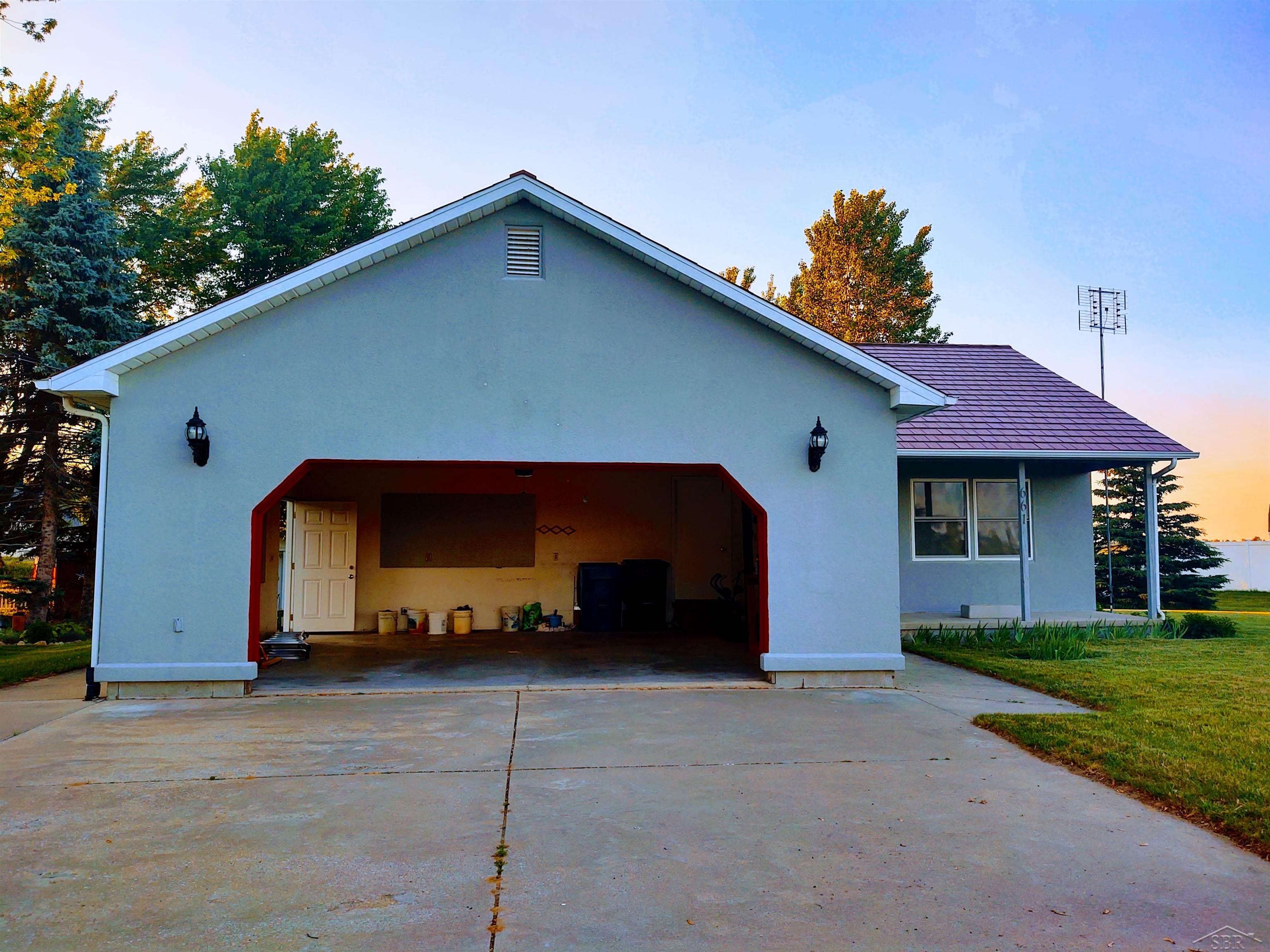 Homes for sale in Kawkawlin, MI | 661 E Beaver Rd, Kawkawlin, MI 48631 | MLS# 50194490