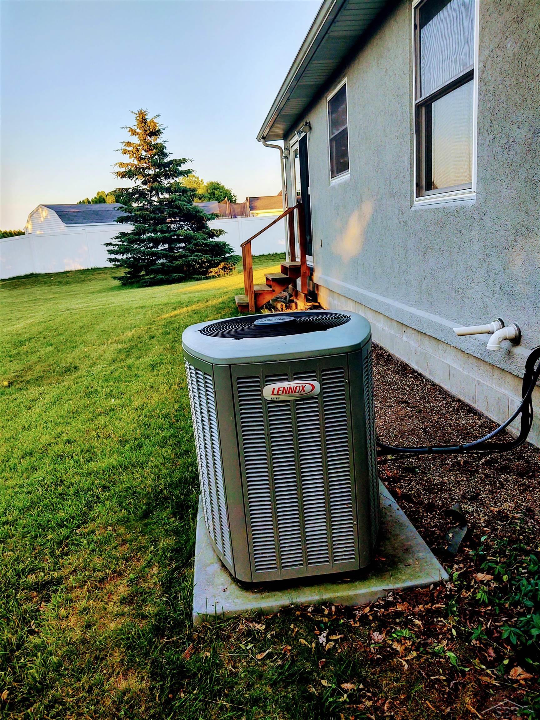 Homes for sale in Kawkawlin, MI | 661 E Beaver Rd, Kawkawlin, MI 48631 | MLS# 50194490