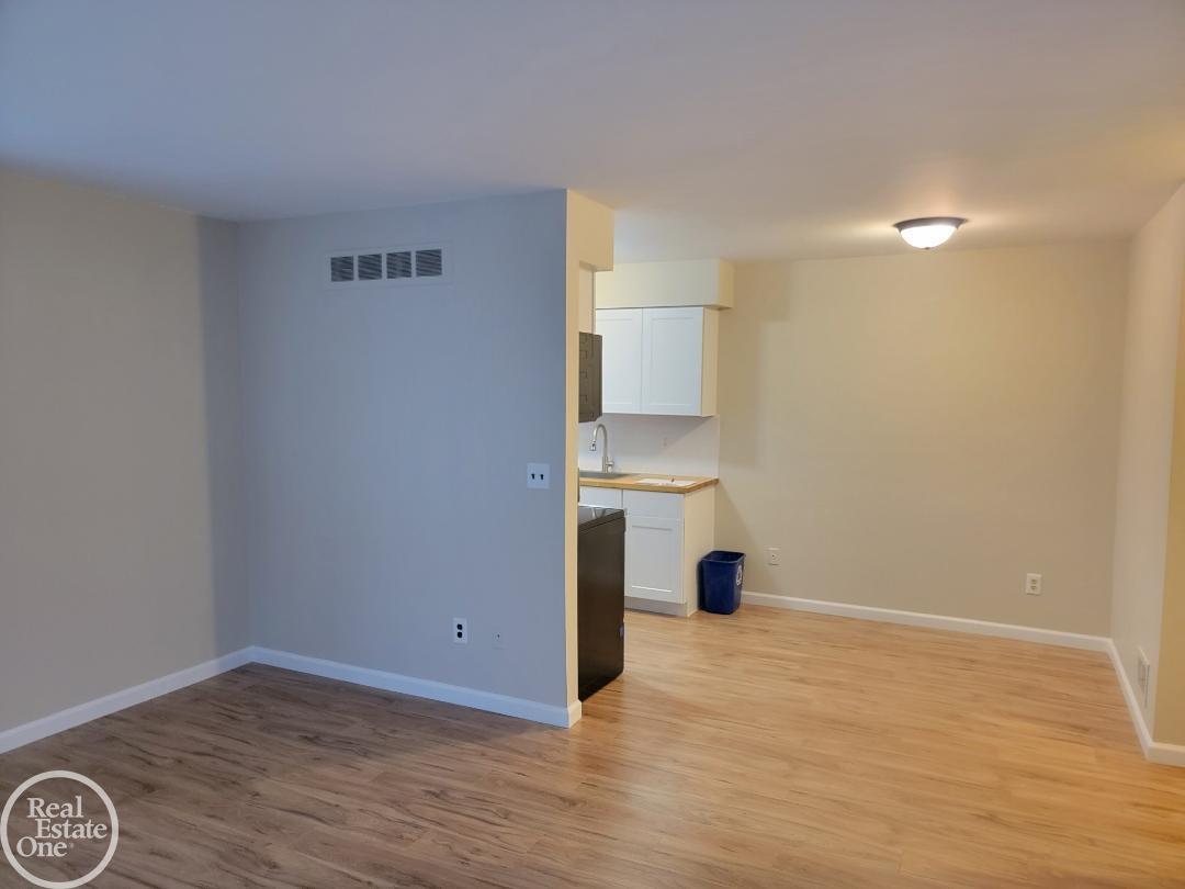 Homes for sale in Clinton Township, MI | 17118 Kingsbrooke Dr #77, Clinton Township, MI 48038 | MLS# 50195043