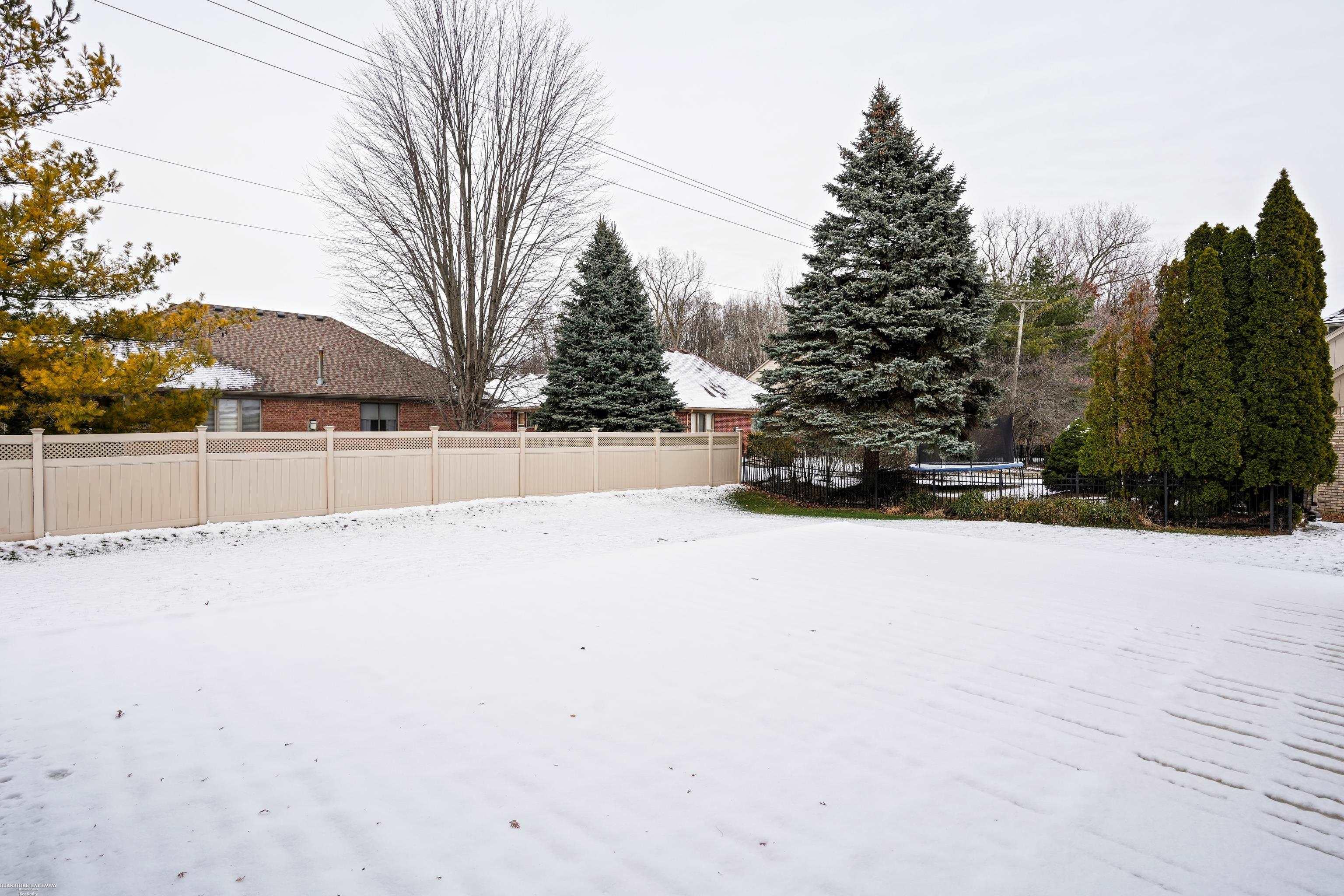 Homes for sale in Macomb Twp, MI | 16349 Haverhill Dr, Macomb Twp, MI 48044 | MLS# 50195212