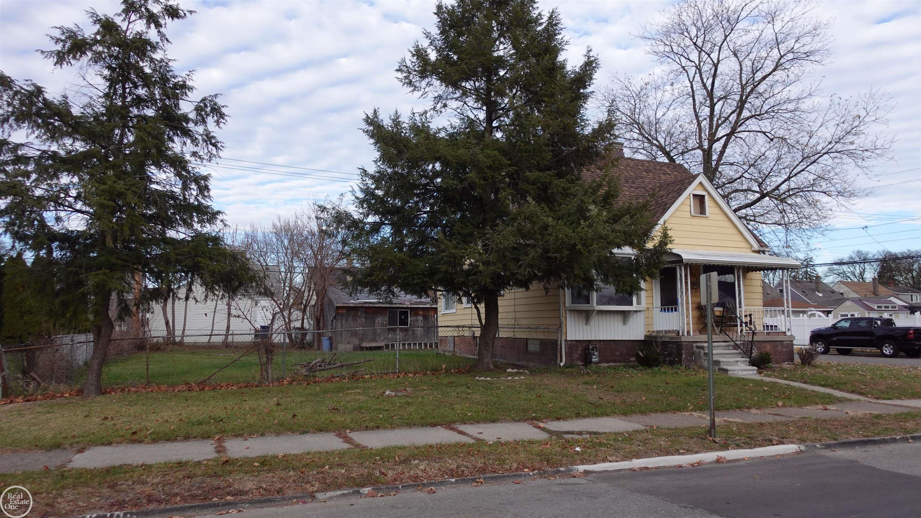 Homes for sale in Lincoln Park, MI | 808 White Ave, Lincoln Park, MI 48146 | MLS# 50195241