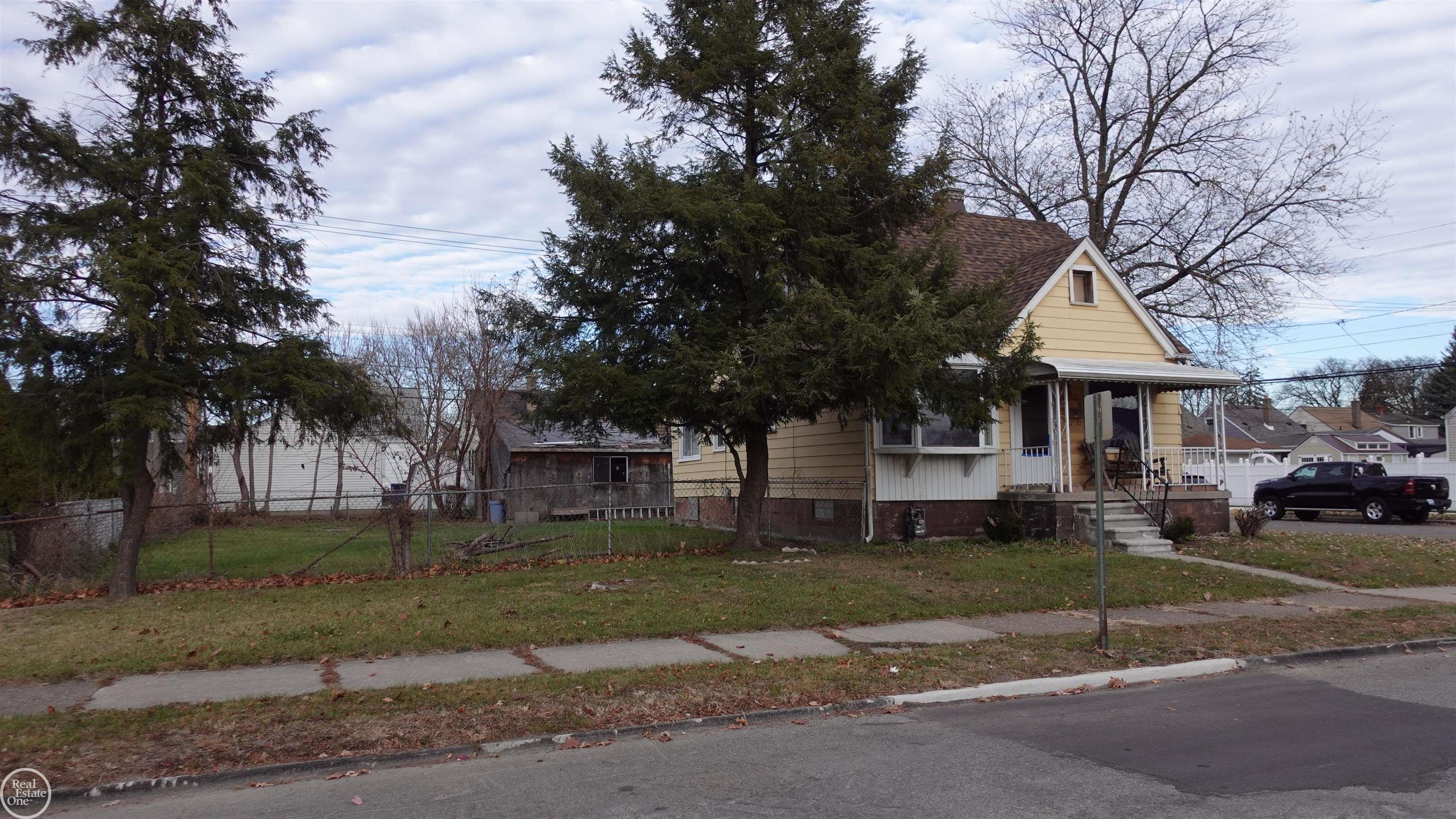 Homes for sale in Lincoln Park, MI | 808 White Ave, Lincoln Park, MI 48146 | MLS# 50195241