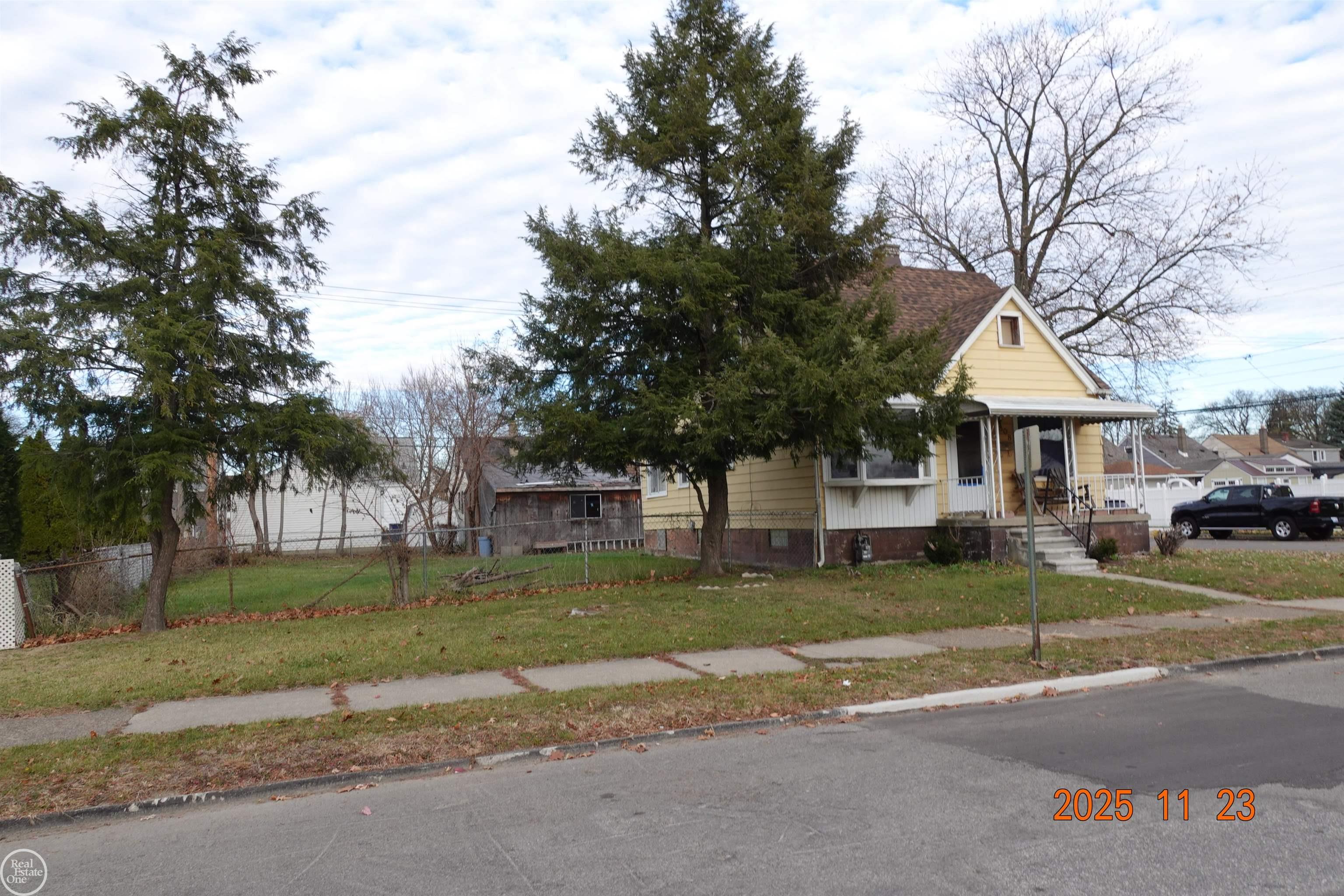 Homes for sale in Lincoln Park, MI | 808 White Ave, Lincoln Park, MI 48146 | MLS# 50195241