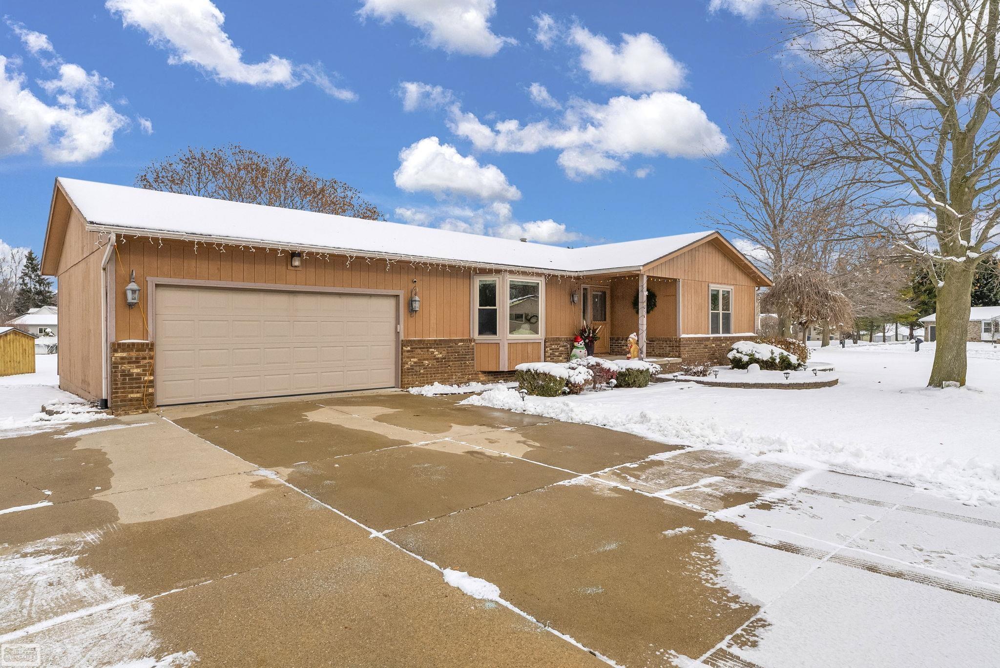 Homes for sale in Almont, MI | 415 W Winds Dr, Almont, MI 48003 | MLS# 50195456