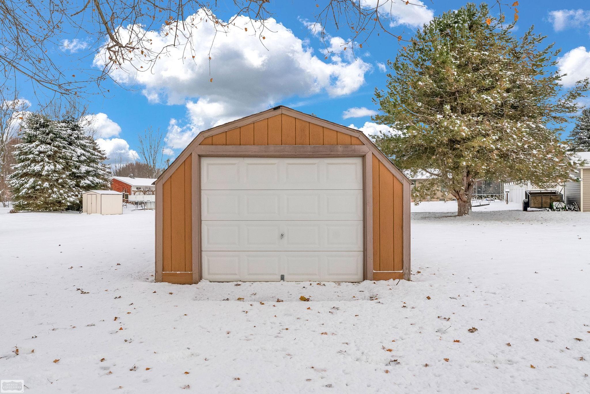 Homes for sale in Almont, MI | 415 W Winds Dr, Almont, MI 48003 | MLS# 50195456