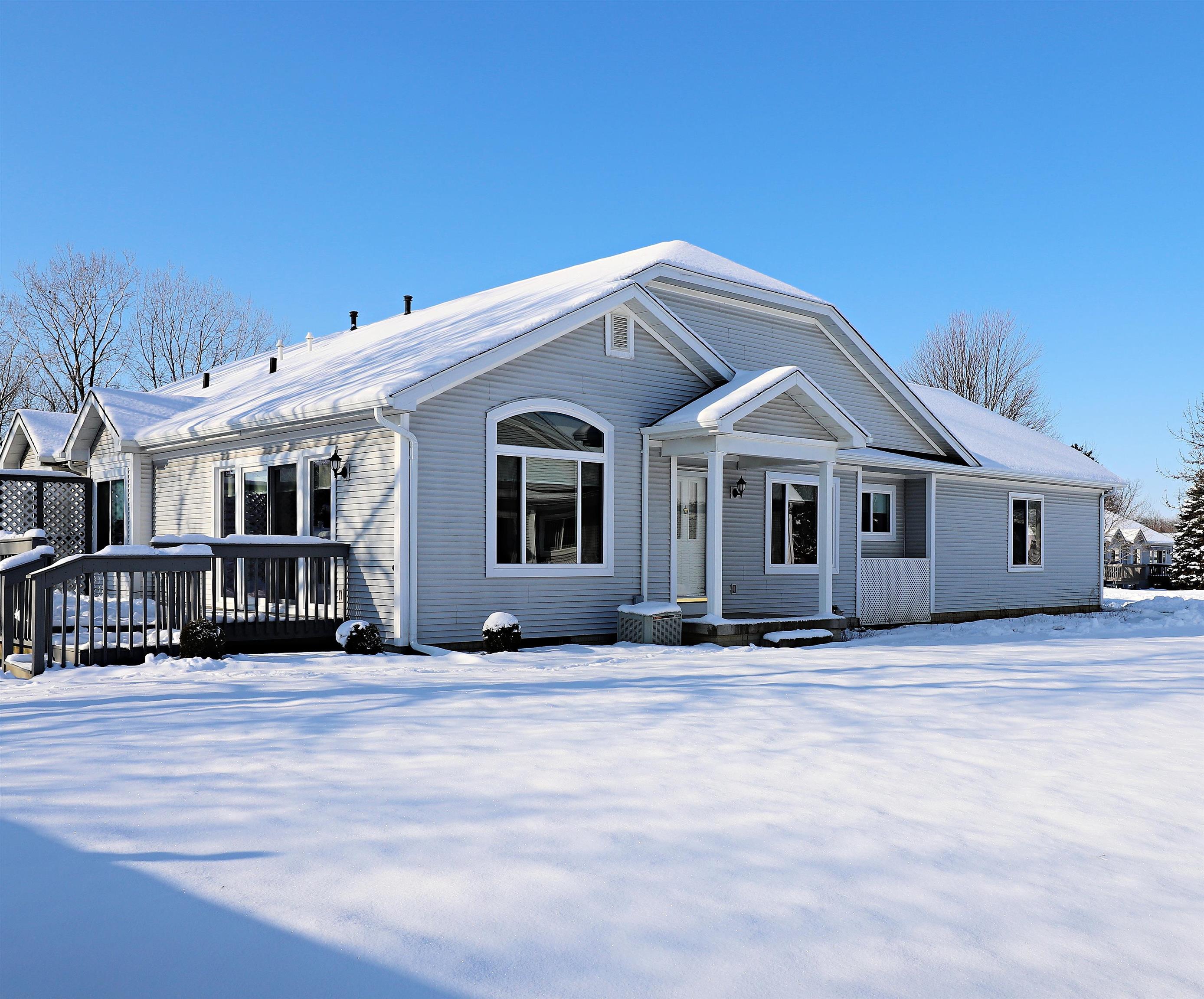 Homes for sale in Flushing, MI | 253 Aberdeen Ct, Flushing, MI 48433 | MLS# 50195483