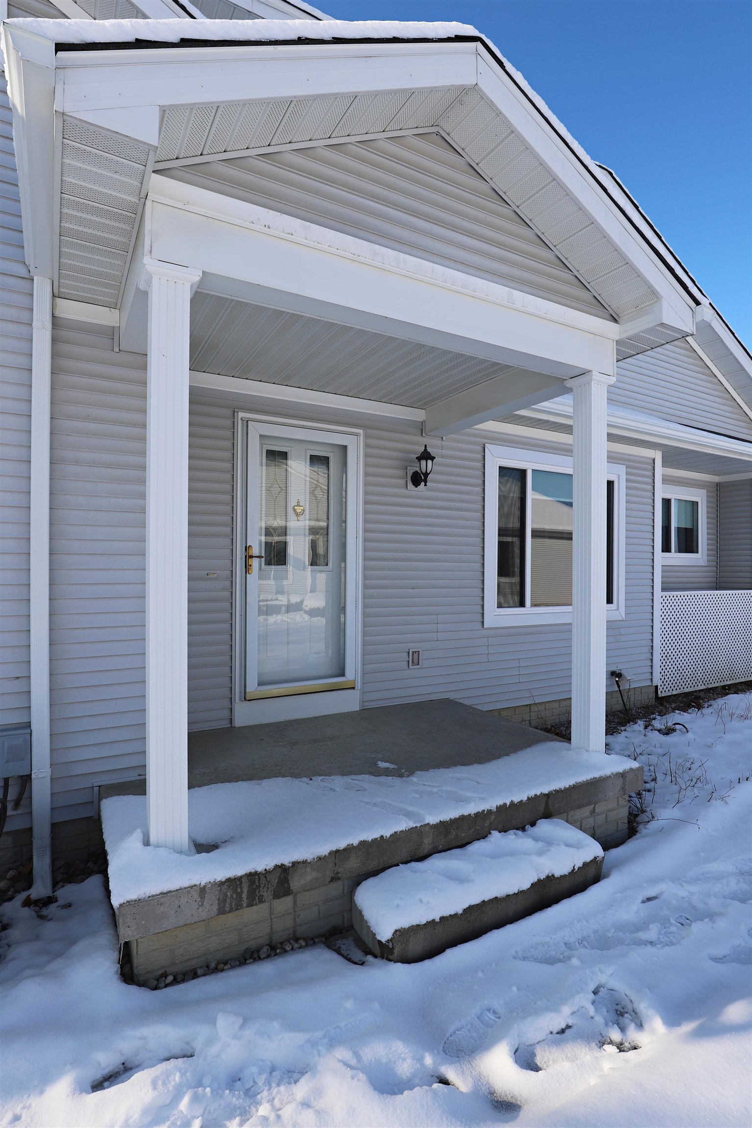 Homes for sale in Flushing, MI | 253 Aberdeen Ct, Flushing, MI 48433 | MLS# 50195483