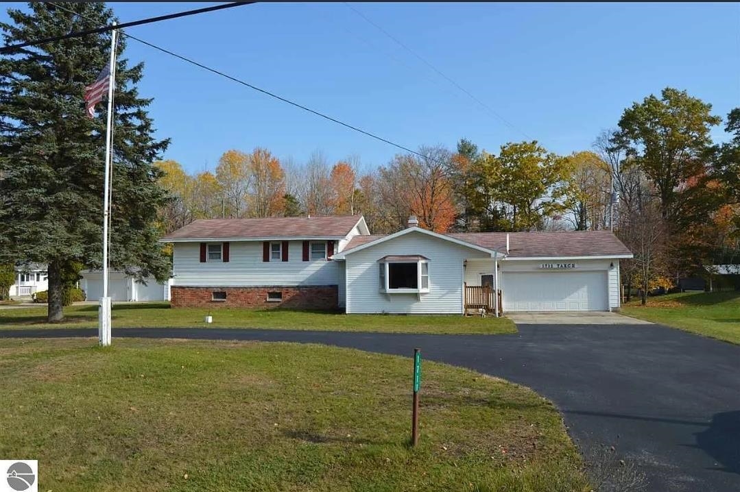 Homes for sale in Alpena, MI | 1711 Lake Winyah Rd, Alpena, MI 49707 | MLS# 50195489