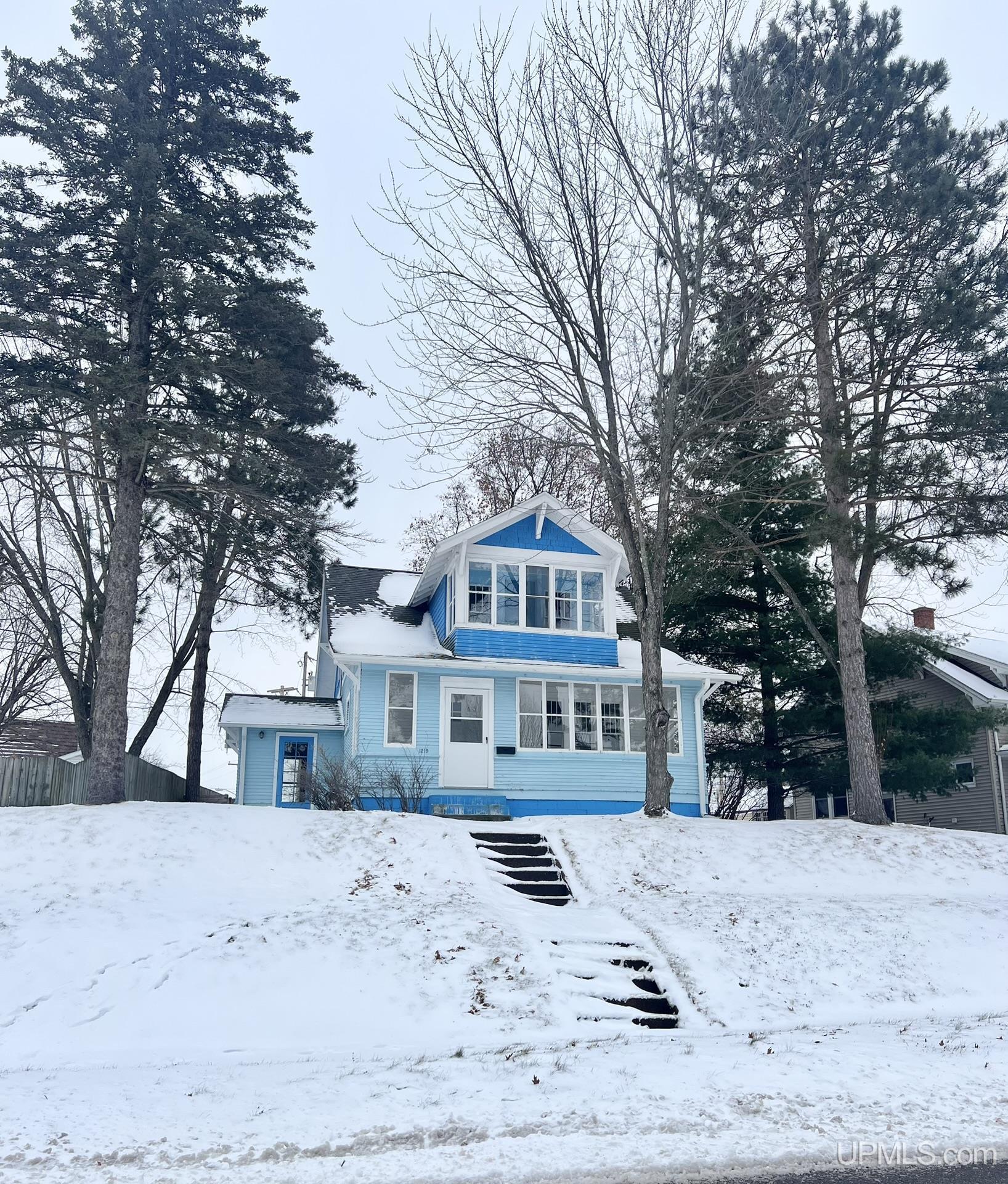 Homes for sale in Iron Mountain, MI | 1219 Crystal Lake Blvd, Iron Mountain, MI 49801 | MLS# 50195508