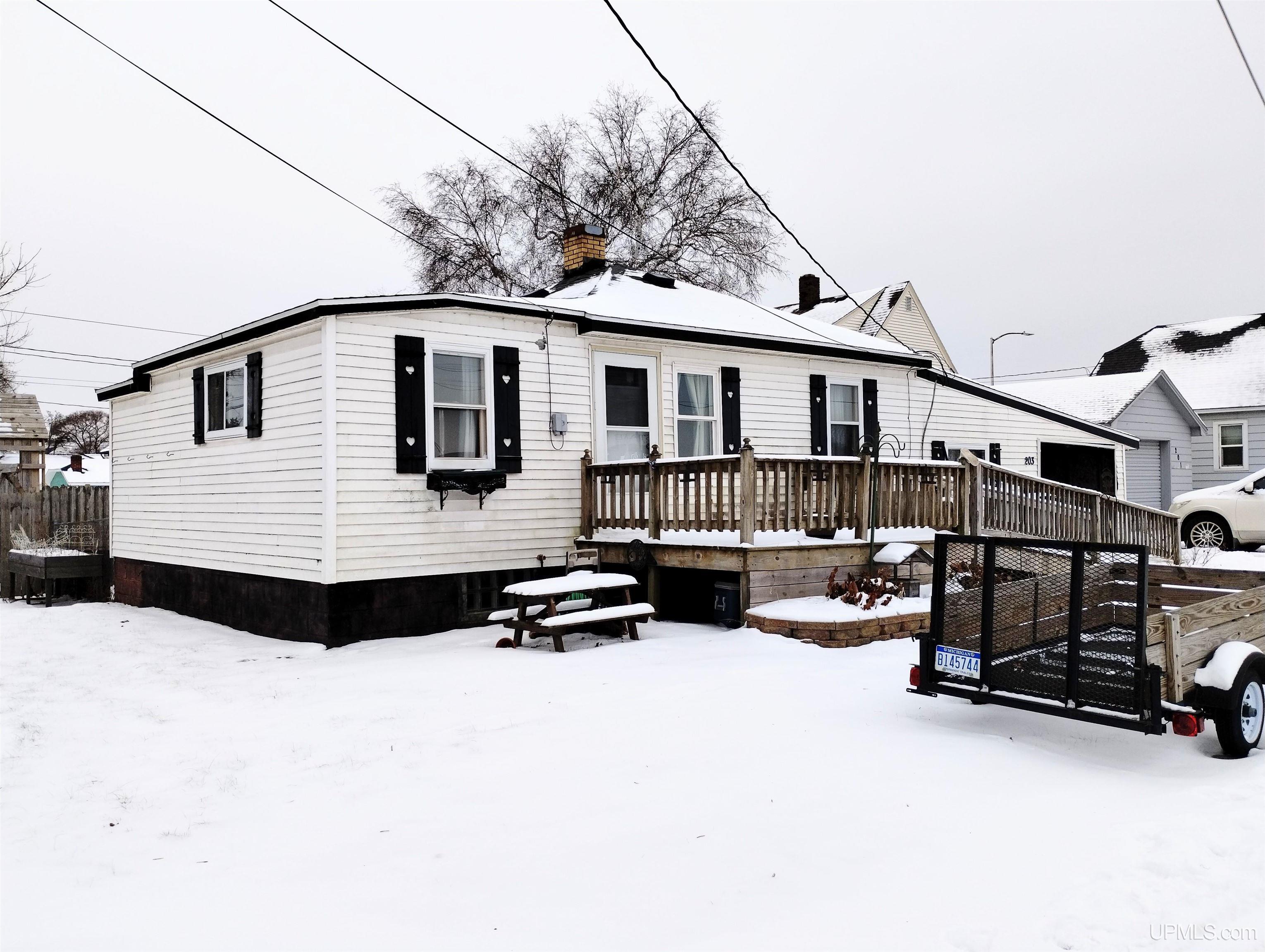 Homes for sale in Escanaba, MI | 2035 S Lincoln Rd, Escanaba, MI 49829 | MLS# 50195677