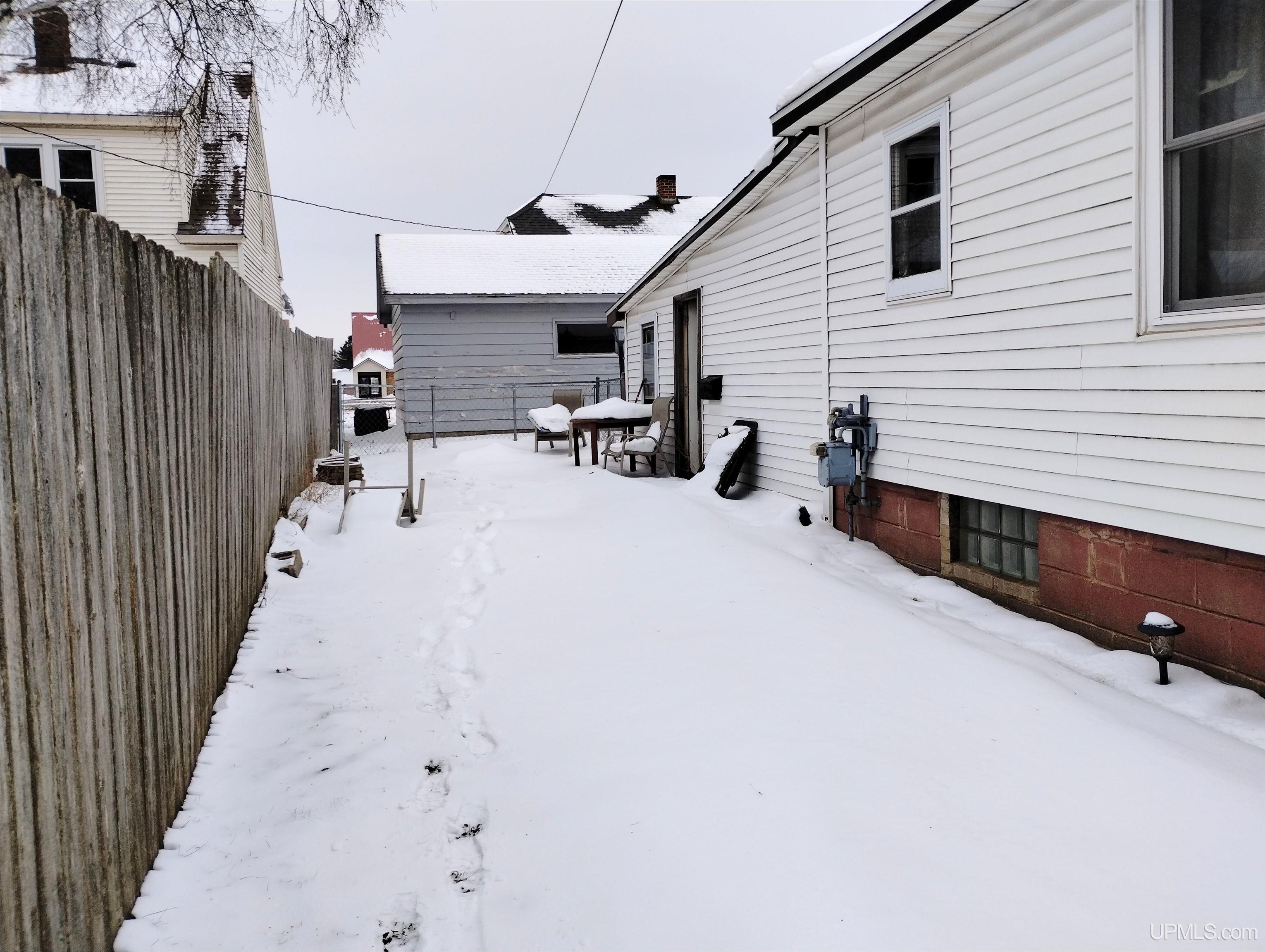 Homes for sale in Escanaba, MI | 2035 S Lincoln Rd, Escanaba, MI 49829 | MLS# 50195677