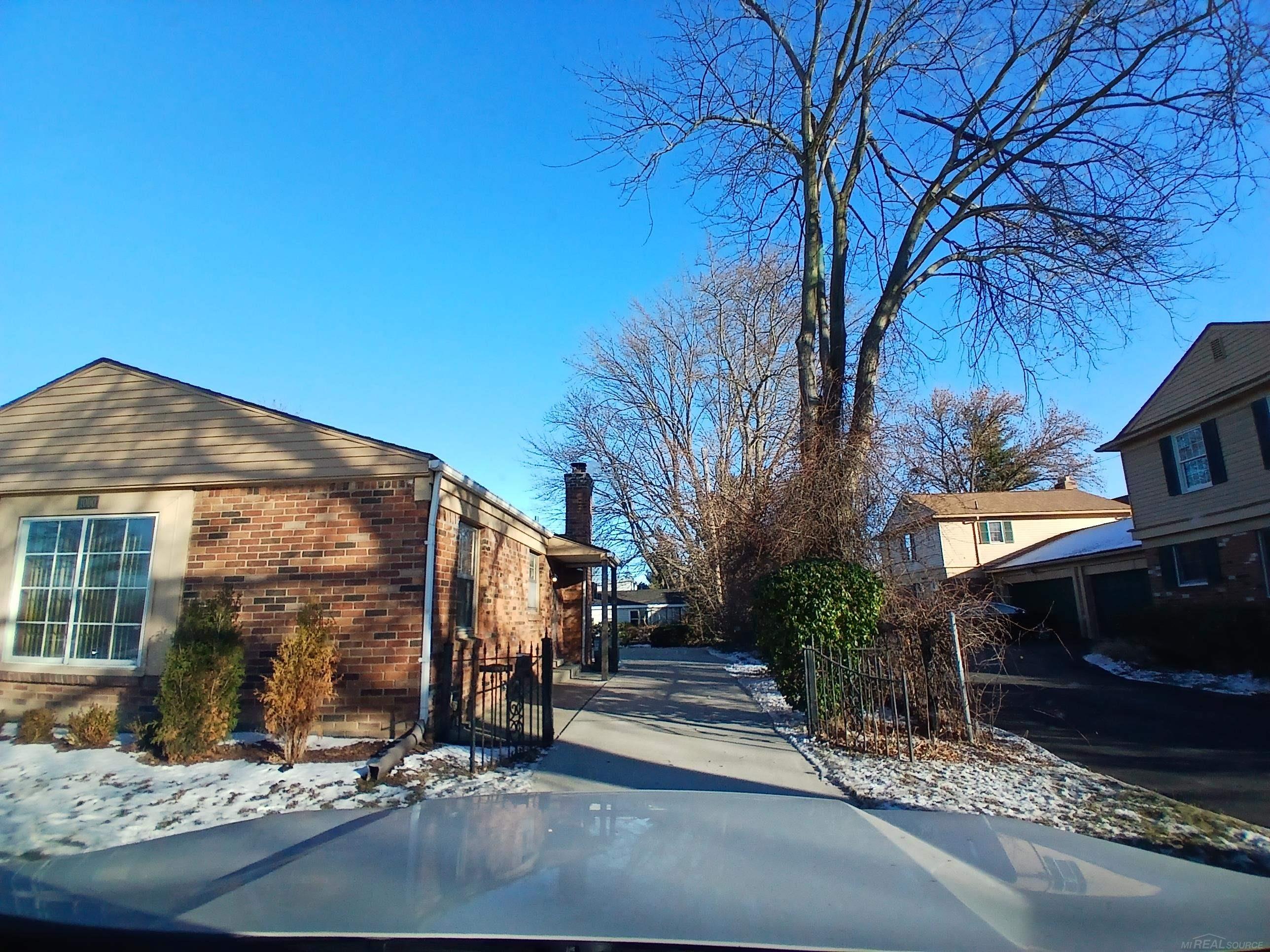 Homes for sale in Grosse Pointe Woods, MI | 1000 Vernier Rd, Grosse Pointe Woods, MI 48236 | MLS# 50196119