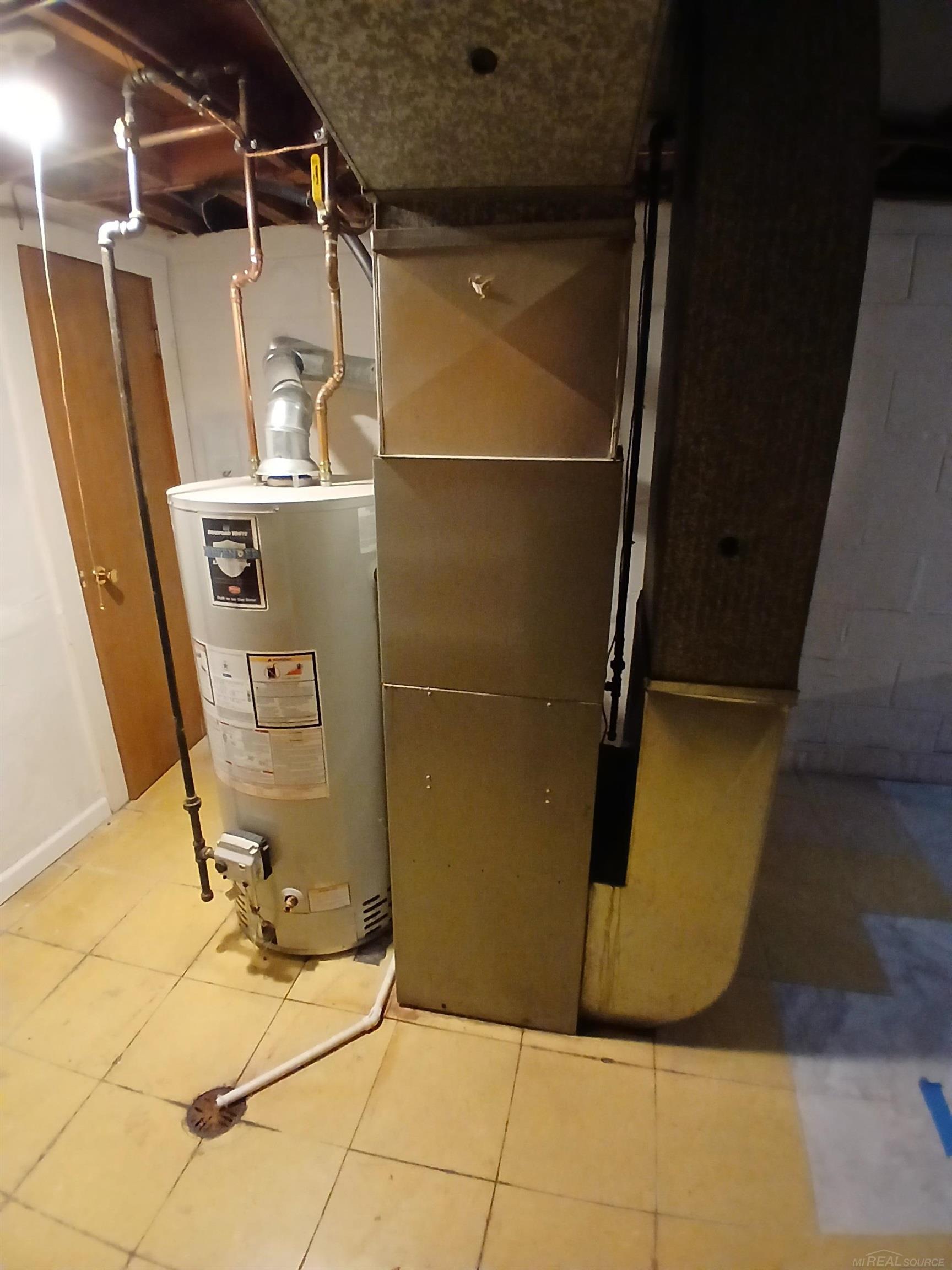 Homes for sale in Grosse Pointe Woods, MI | 1000 Vernier Rd, Grosse Pointe Woods, MI 48236 | MLS# 50196119