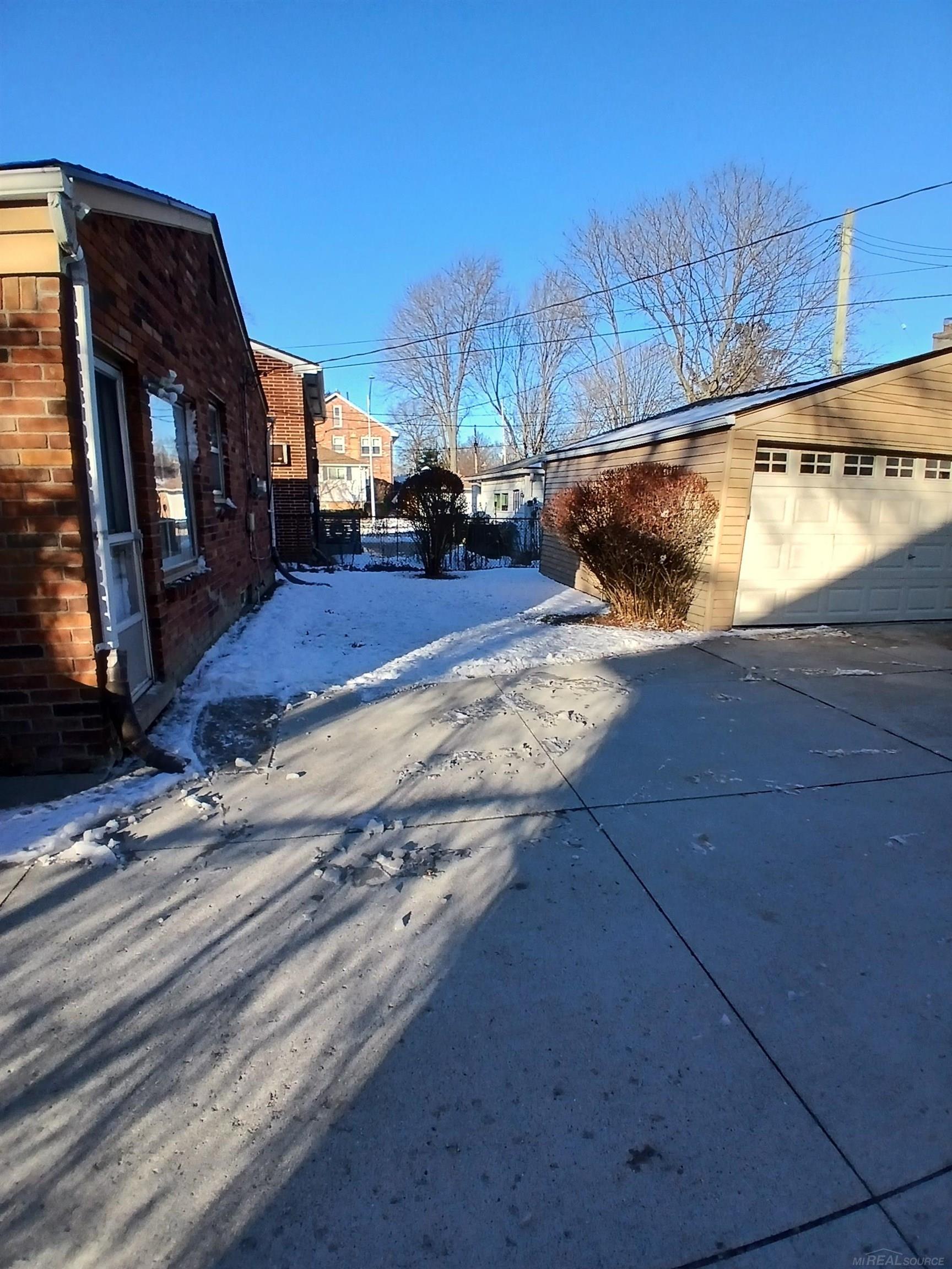 Homes for sale in Grosse Pointe Woods, MI | 1000 Vernier Rd, Grosse Pointe Woods, MI 48236 | MLS# 50196119