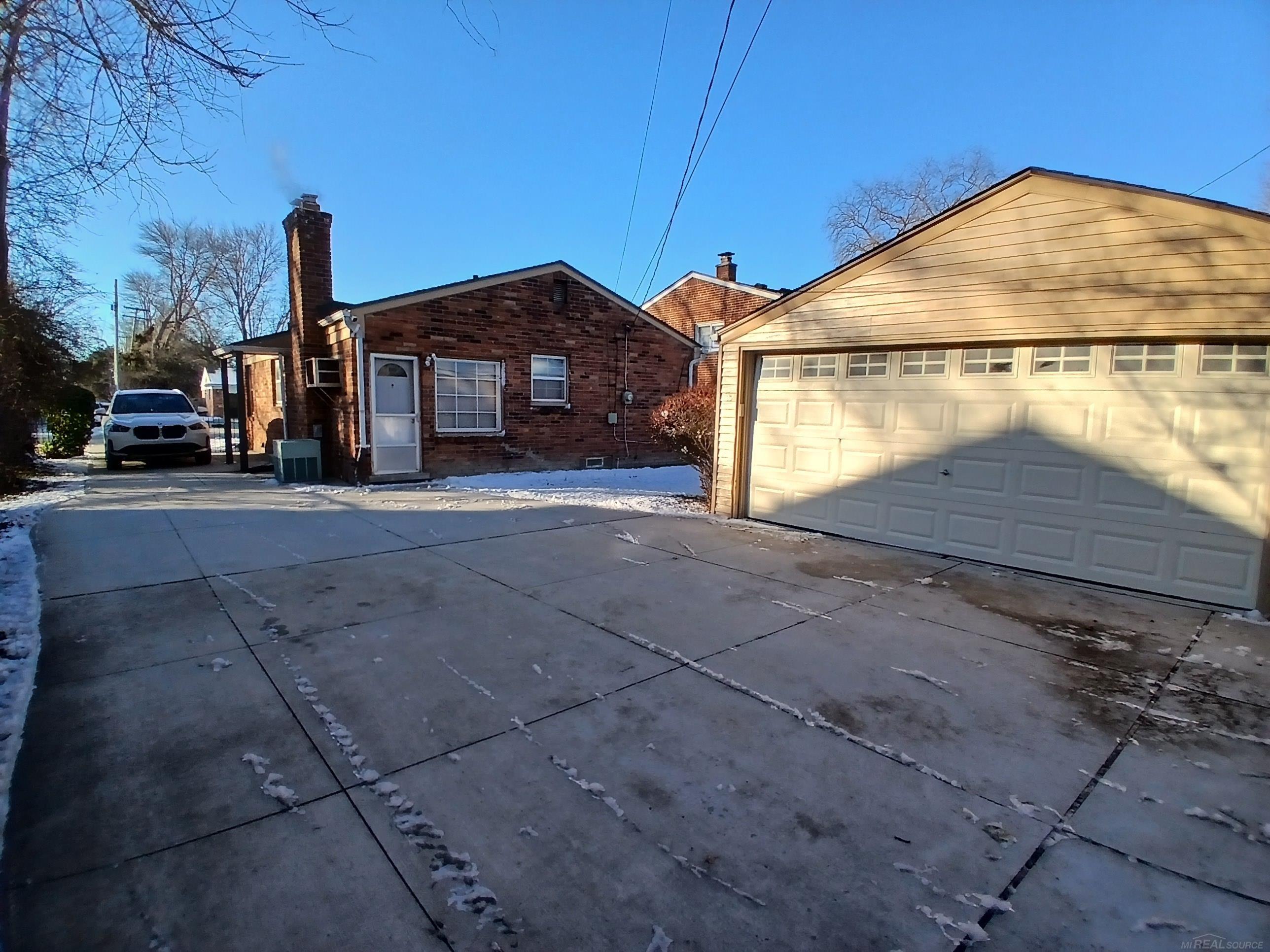 Homes for sale in Grosse Pointe Woods, MI | 1000 Vernier Rd, Grosse Pointe Woods, MI 48236 | MLS# 50196119