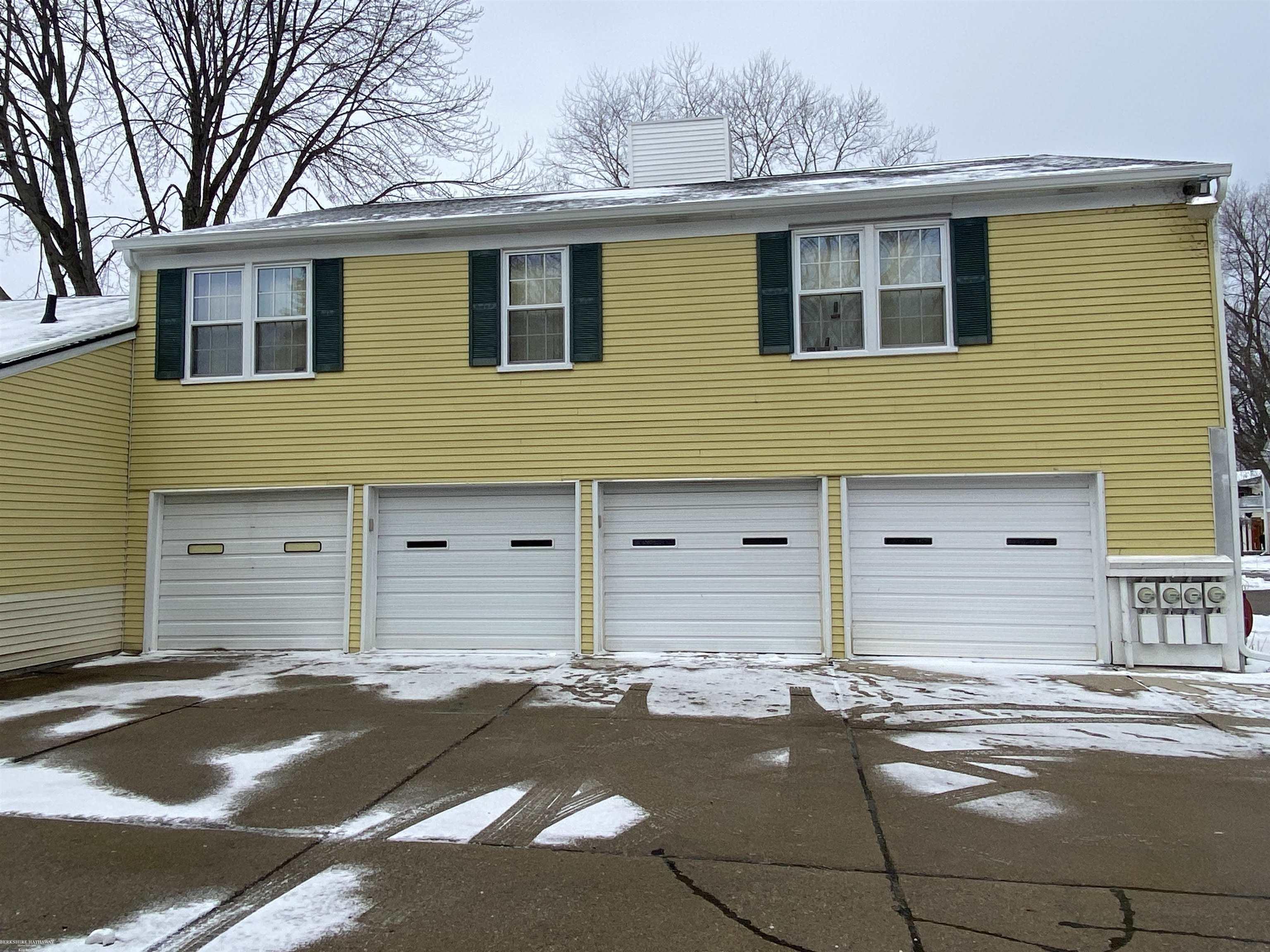 Homes for sale in Harrison Twp, MI | 24722 Meadow Creek Dr, Harrison Twp, MI 48045 | MLS# 50196455