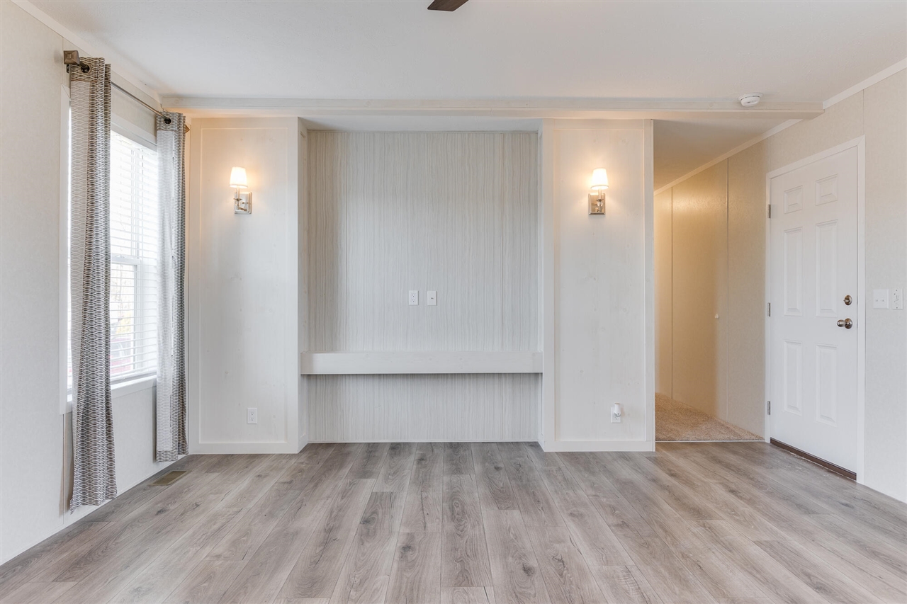 Homes for sale in Eaton Rapids, MI | 645 N Gallery Dr #98, Eaton Rapids, MI 48827 | MLS# 70426915