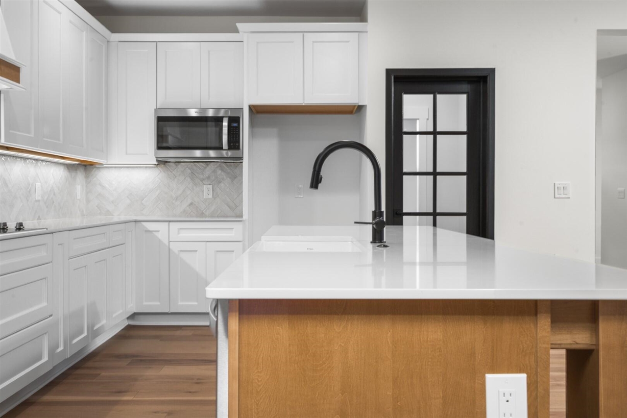 Homes for sale in Northville, MI | 8200 Pine Ridge Ct, Northville, MI 48168 | MLS# 70451383