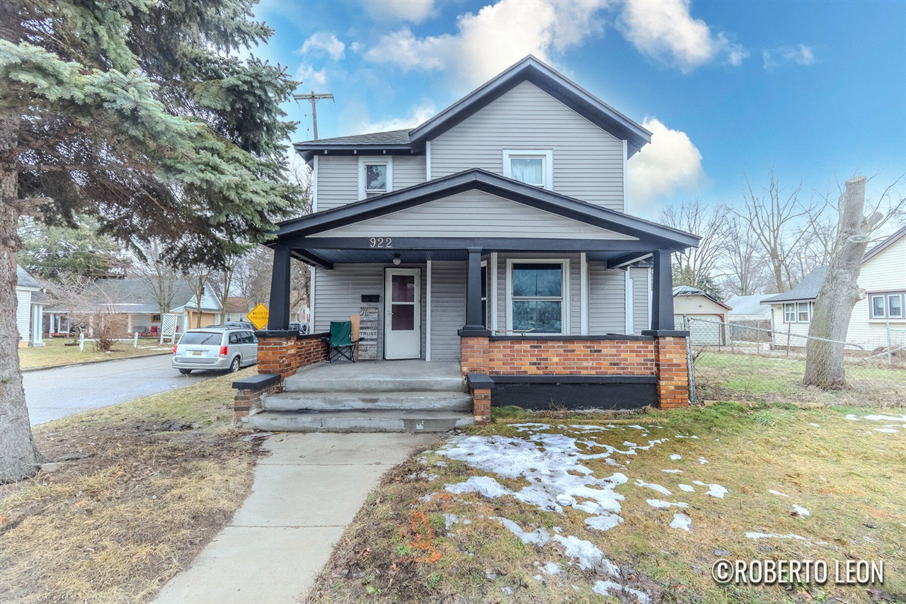 Homes for sale in Wyoming, MI | 922 Burton St, Wyoming, MI 49509 | MLS# 70454305