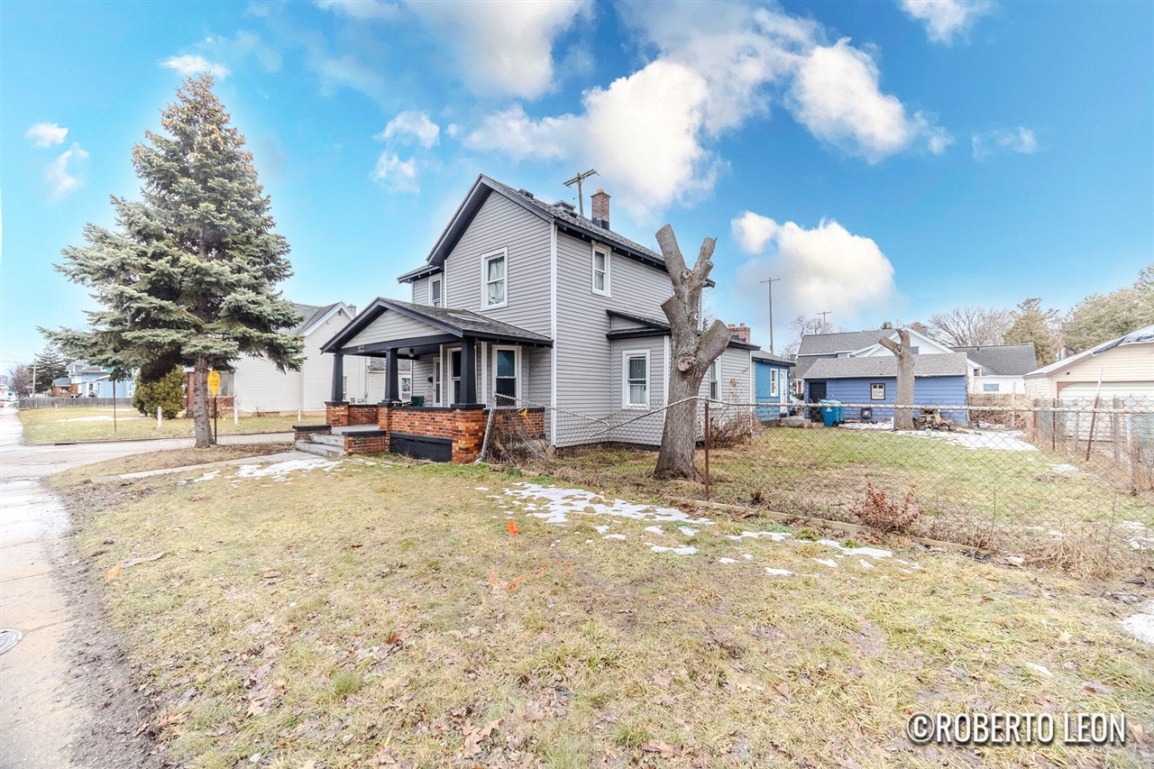 Homes for sale in Wyoming, MI | 922 Burton St, Wyoming, MI 49509 | MLS# 70454305