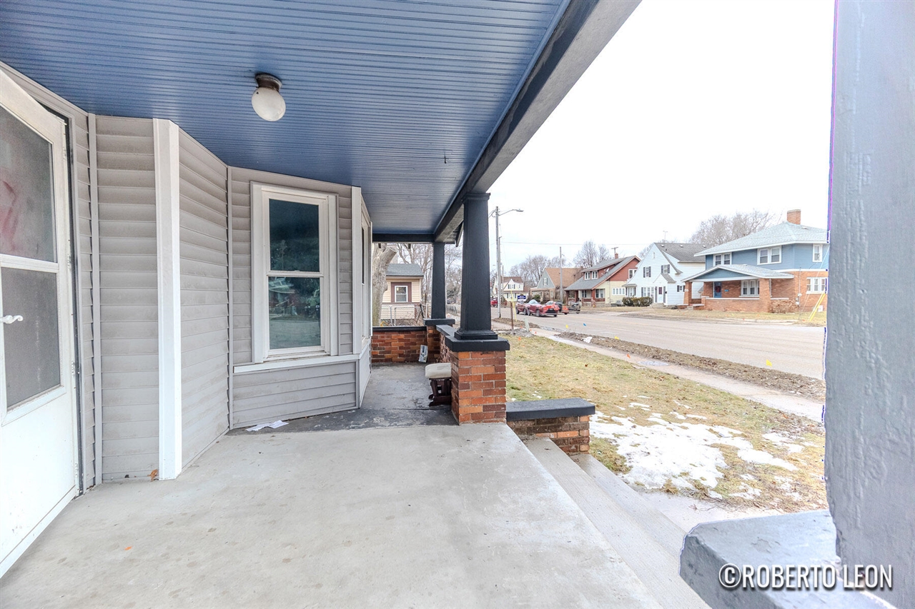 Homes for sale in Wyoming, MI | 922 Burton St, Wyoming, MI 49509 | MLS# 70454305