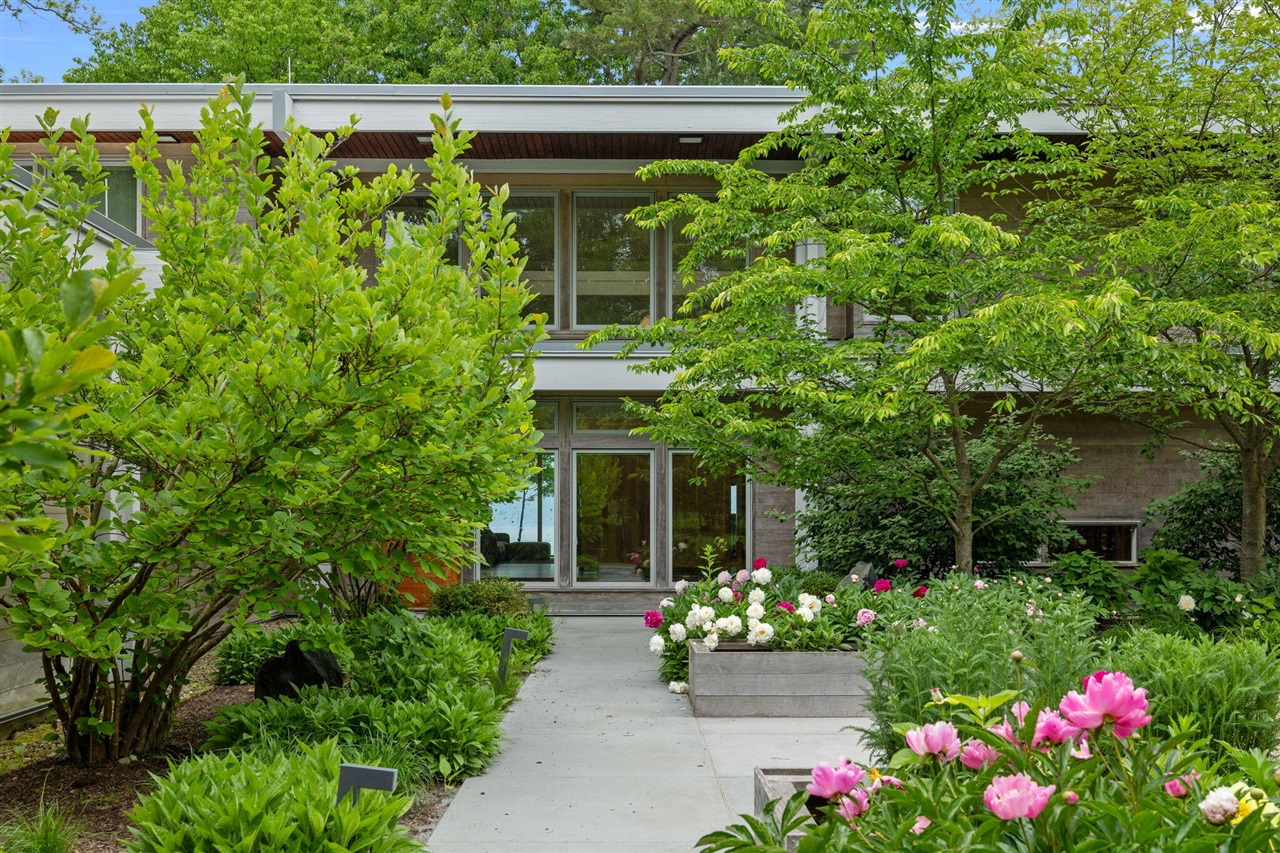 Homes for sale in Benton Harbor, MI | 1600 Rocky Gap Rd, Benton Harbor, MI 49022 | MLS# 70454946