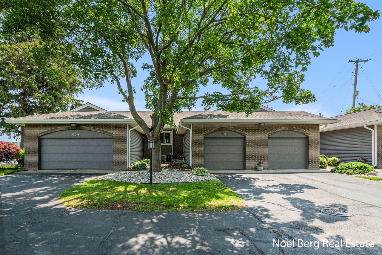 Homes for sale in Spring Lake, MI | 606 Edgewater Ct, Spring Lake, MI 49456 | MLS# 70455102