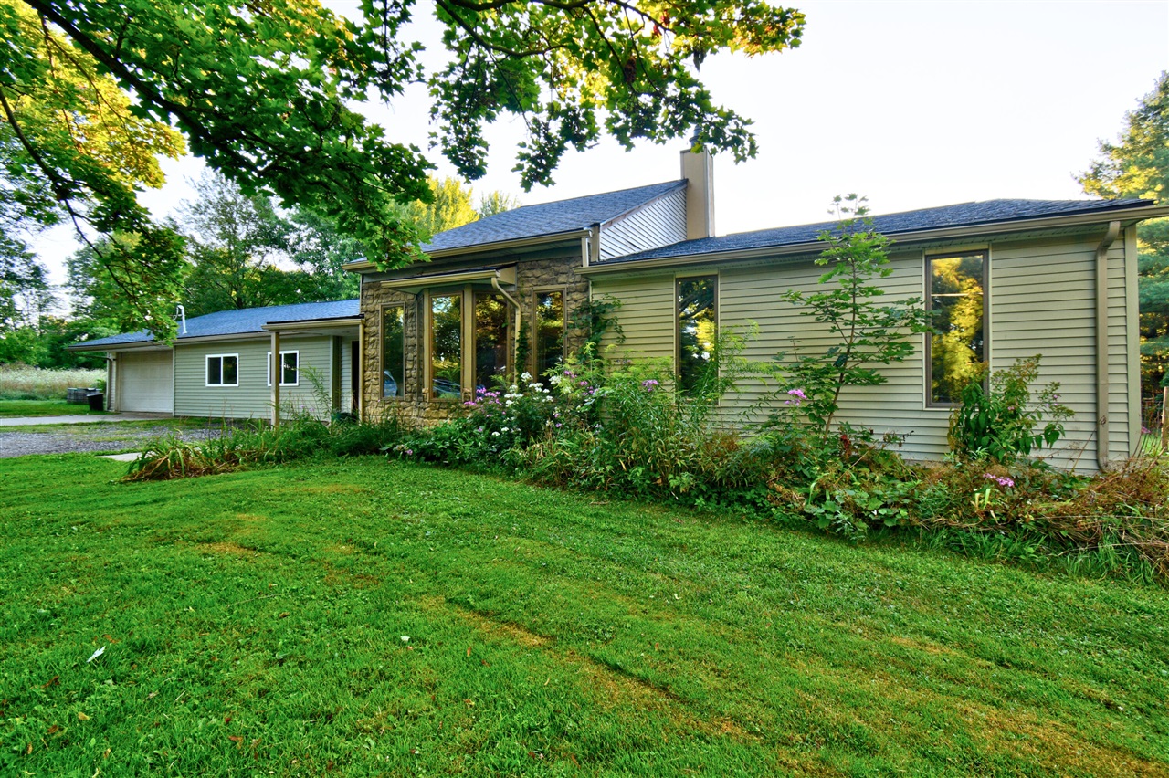 Homes for sale in Fowlerville, MI | 323 S Truhn Rd, Fowlerville, MI 48836 | MLS# 70456480