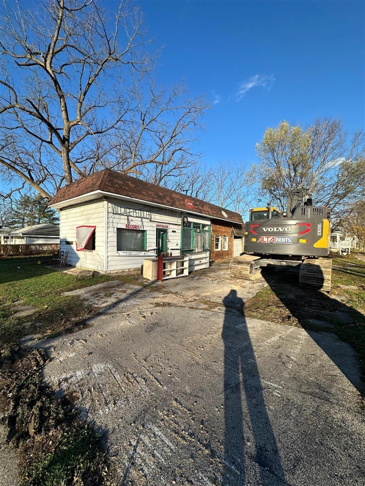 Homes for sale in Edwardsburg, MI | 26828 W Main St, Edwardsburg, MI 49112 | MLS# 70456953