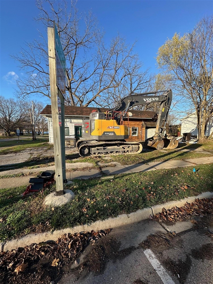 Homes for sale in Edwardsburg, MI | 26828 W Main St, Edwardsburg, MI 49112 | MLS# 70456953