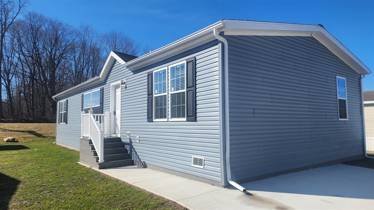 Homes for sale in Charlotte, MI | 884 Ottawa Ct #7, Charlotte, MI 48813 | MLS# 70457638