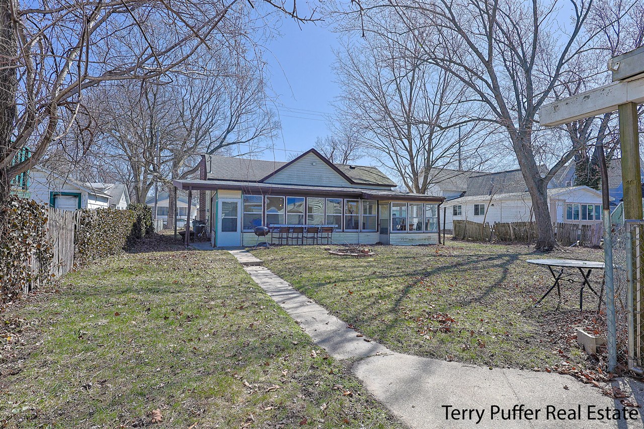 Homes for sale in Muskegon, MI | 1472 Montgomery Ave, Muskegon, MI 49441 | MLS# 70458032