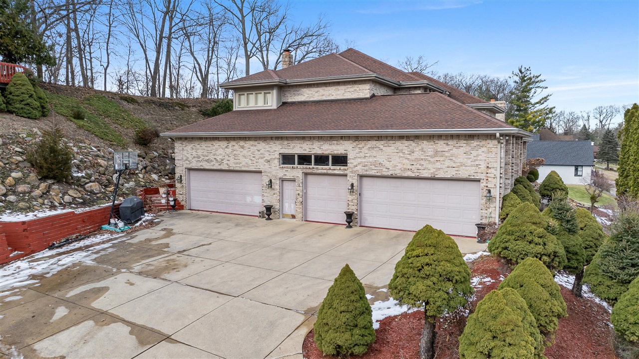 Homes for sale in Jackson, MI | 1840 Lexington Blvd, Jackson, MI 49201 | MLS# 70458126