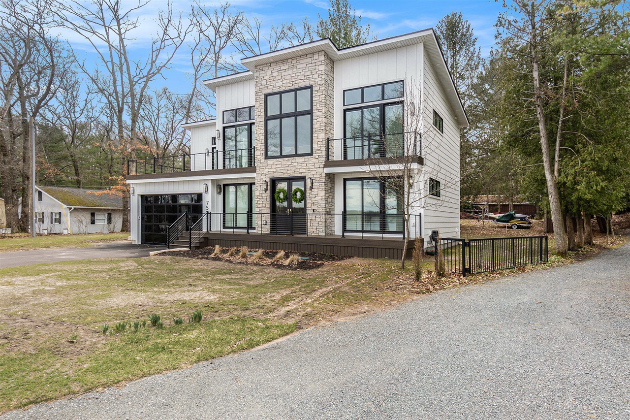 Homes for sale in Pentwater, MI | 7505 S Lakeshore Dr, Pentwater, MI 49449 | MLS# 70460438