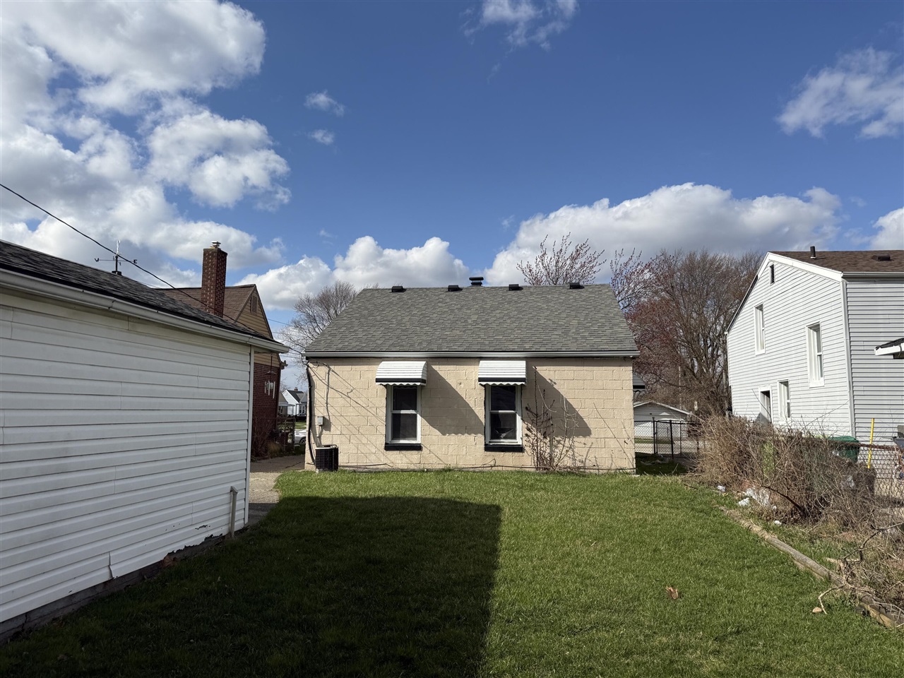 Homes for sale in Eastpointe, MI | 17728 Toepfer Dr, Eastpointe, MI 48021 | MLS# 70461051