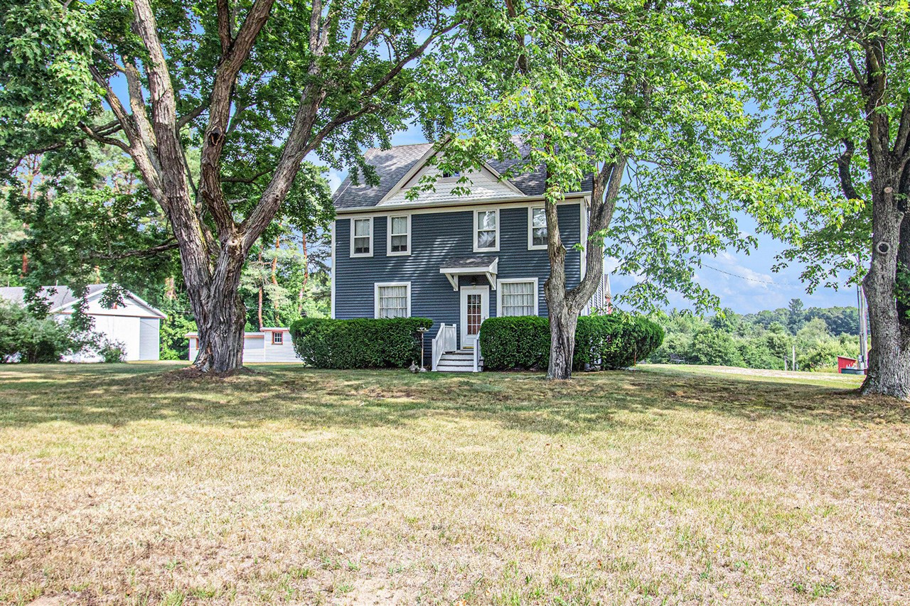 Homes for sale in Fennville, MI | 124 Th Ave, Fennville, MI 49408 | MLS# 70461296