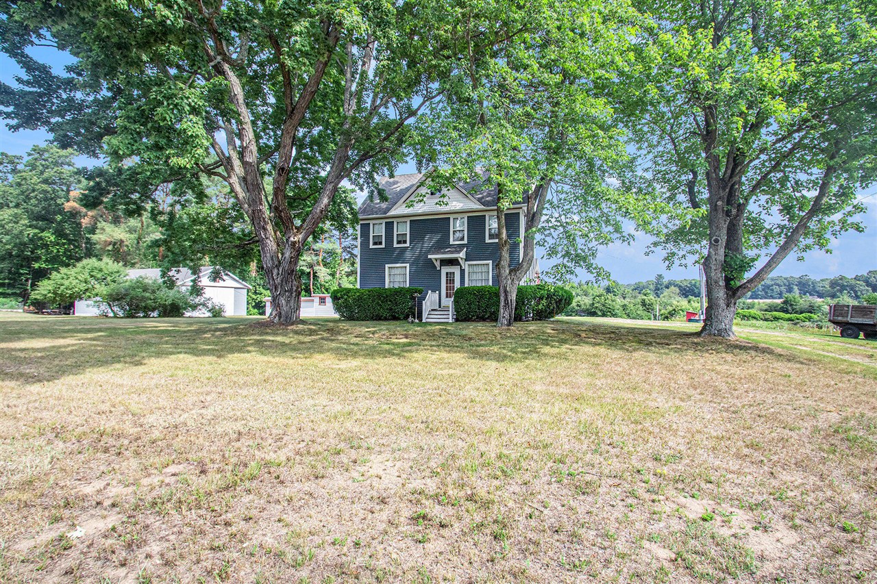 Homes for sale in Fennville, MI | 124 Th Ave, Fennville, MI 49408 | MLS# 70461296