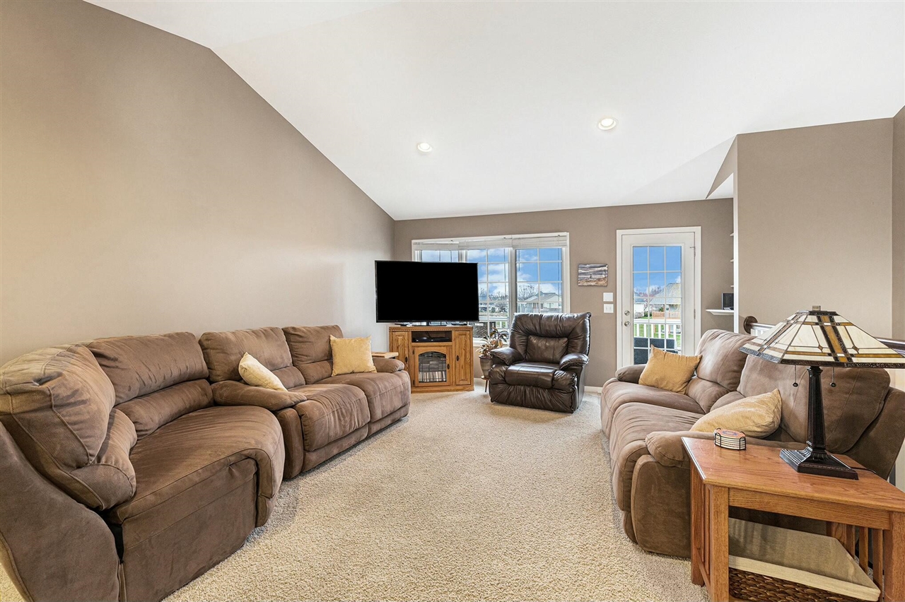 Homes for sale in Grand Rapids, MI | 285 Shoreside North Dr, Grand Rapids, MI 49548 | MLS# 70461486