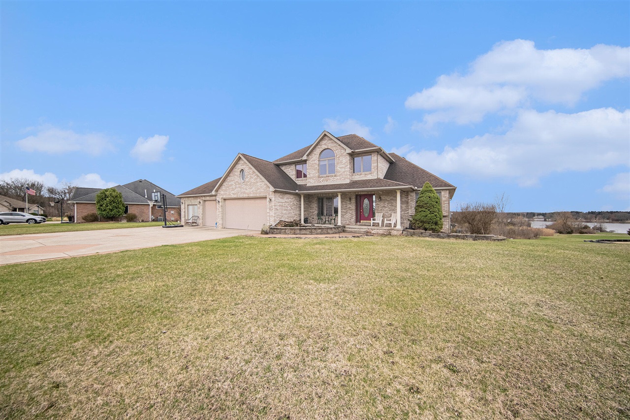 Homes for sale in Jackson, MI | 17 Coronado Dr, Jackson, MI 49201 | MLS# 70461791