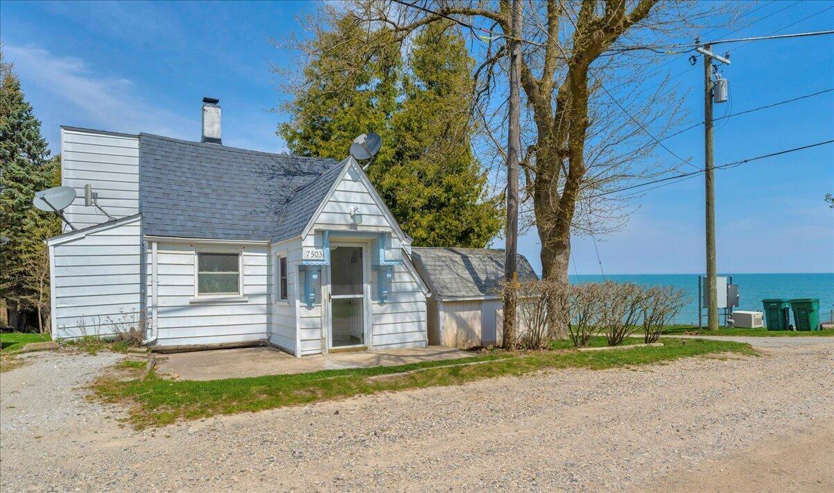 Homes for sale in Lexington, MI | 7226 Lakeview Dr, Lexington, MI 48450 | MLS# 70465403