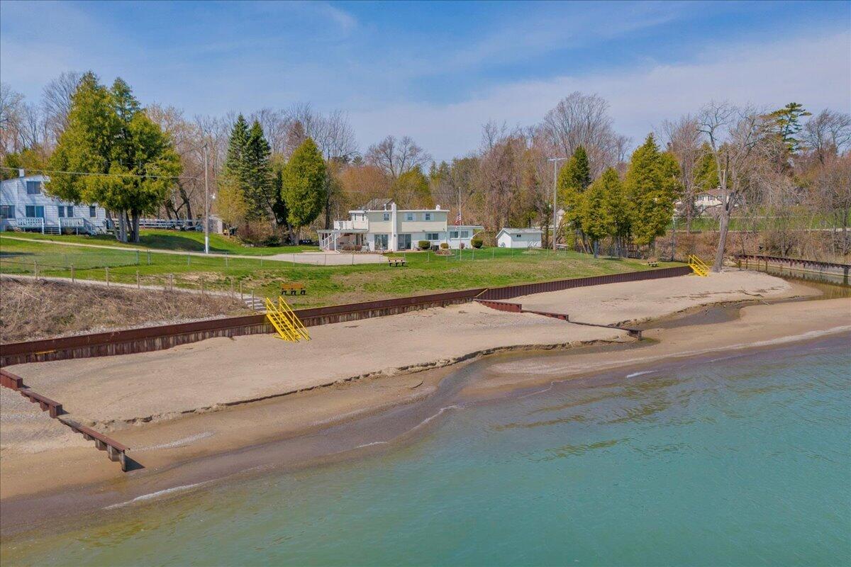 Homes for sale in Lexington, MI | 7226 Lakeview Dr, Lexington, MI 48450 | MLS# 70465403