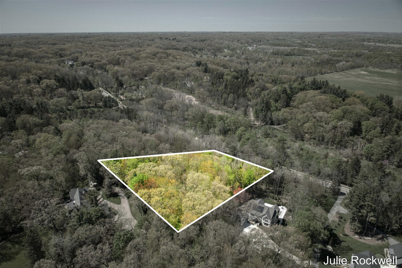 Homes for sale in Ada, MI | 6050 Grand River Dr, Ada, MI 49301 | MLS# 70467897