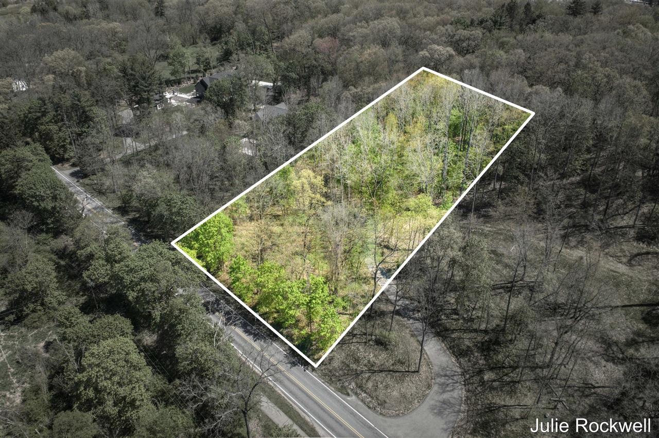 Homes for sale in Ada, MI | 6050 Grand River Dr, Ada, MI 49301 | MLS# 70467897