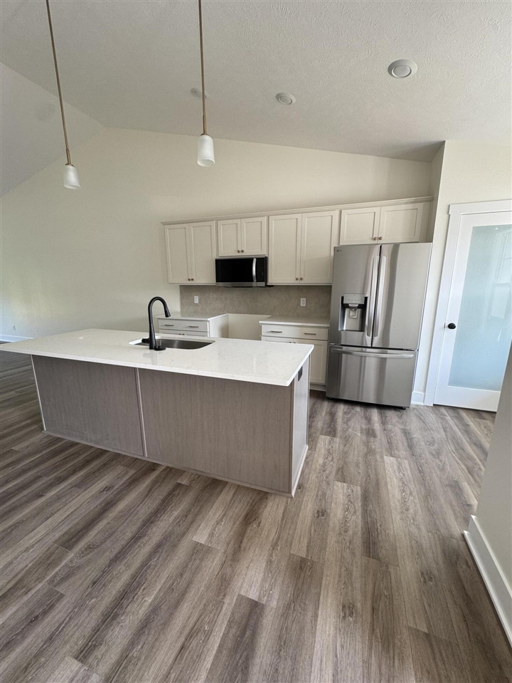 Homes for sale in Kalamazoo, MI | 1535 N Village Cir, Kalamazoo, MI 49009 | MLS# 70468125