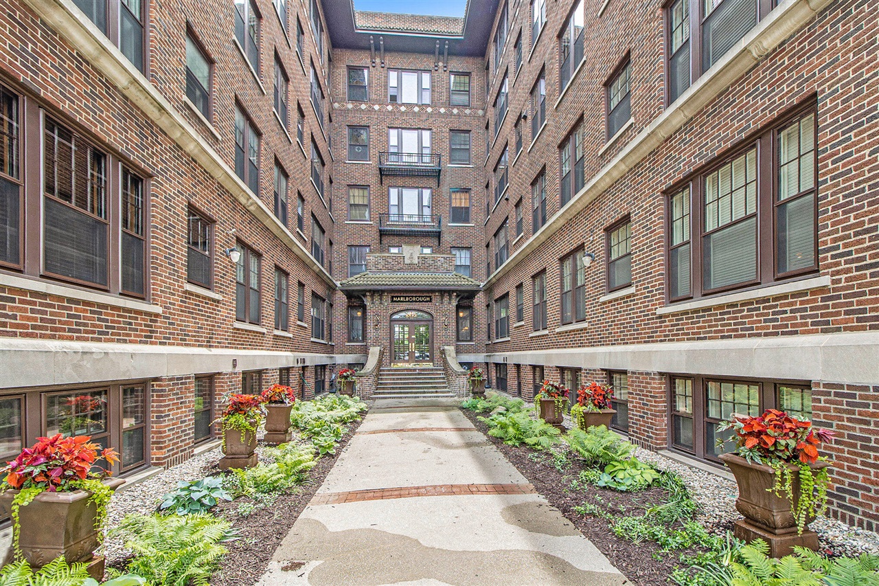 Homes for sale in Kalamazoo, MI | 471 W South St #105, Kalamazoo, MI 49007 | MLS# 70469768