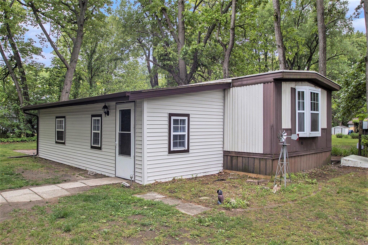 Homes for sale in Edwardsburg, MI | 24923 Sandy Beach Dr, Edwardsburg, MI 49112 | MLS# 70471844