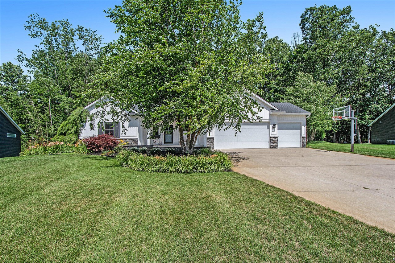 Homes for sale in Dorr, MI | 4087 Ronalds Rd, Dorr, MI 49323 | MLS# 70472826