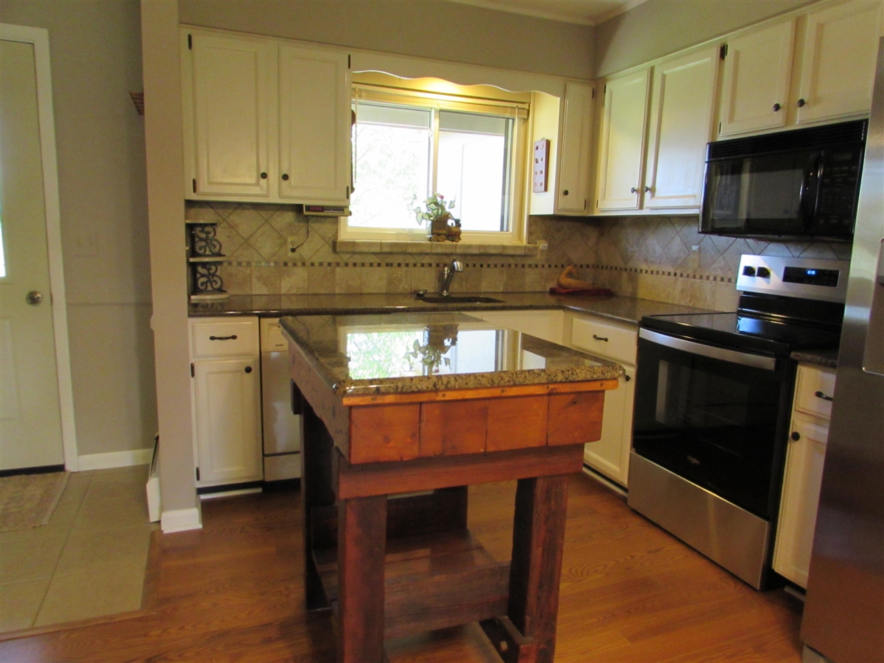 Homes for sale in South Lyon, MI | 9920 Camridge Ct, South Lyon, MI 48178 | MLS# 70472875