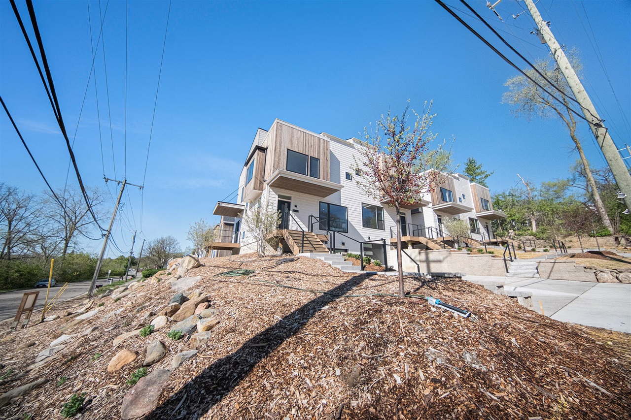 Homes for sale in Ann Arbor, MI | 207 Sunset Rd, Ann Arbor, MI 48103 | MLS# 70473353